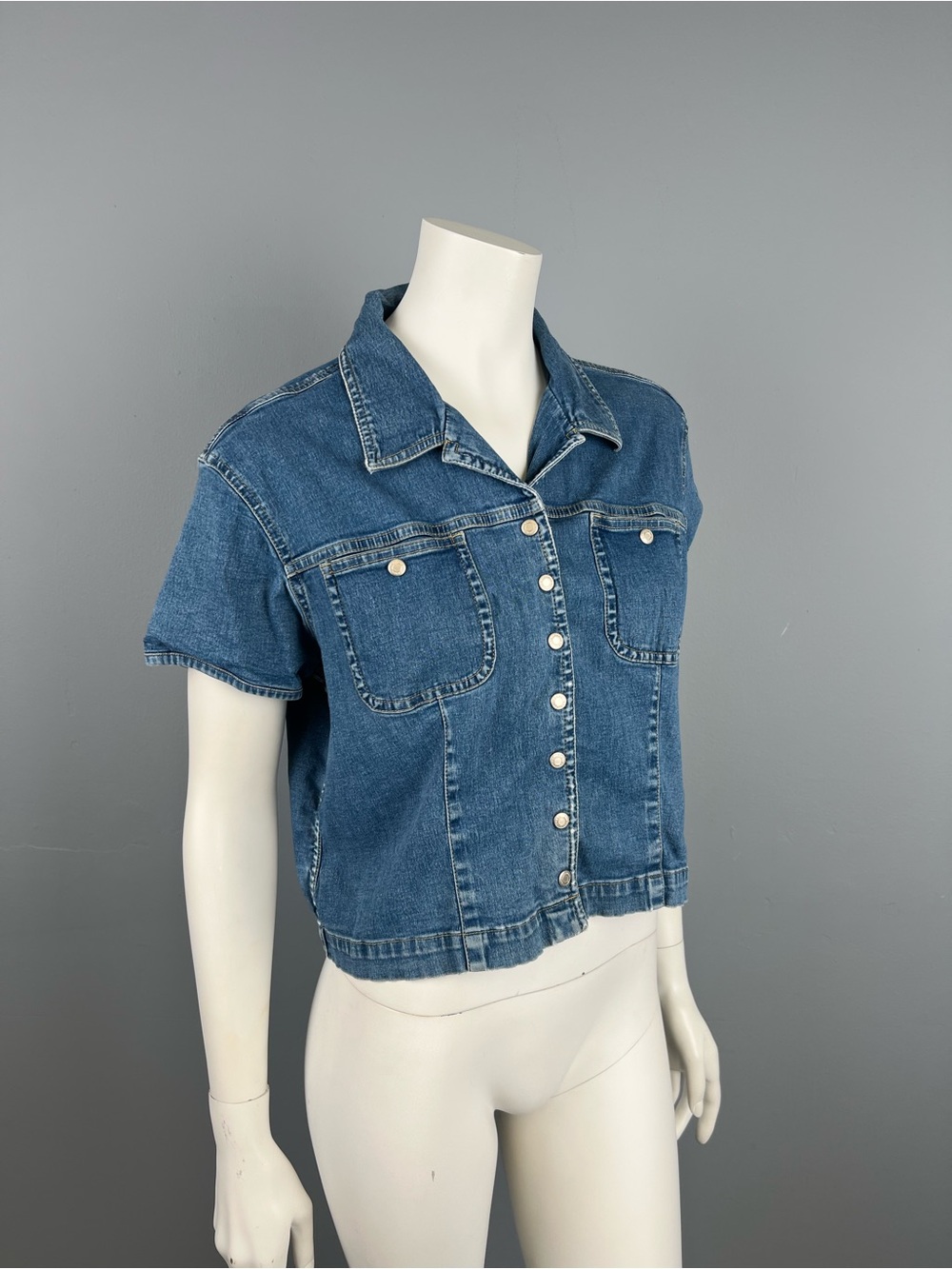 Vintage Liz Claiborne 98% cotton Classic Blue Denim Short Sleeve Cropped Top